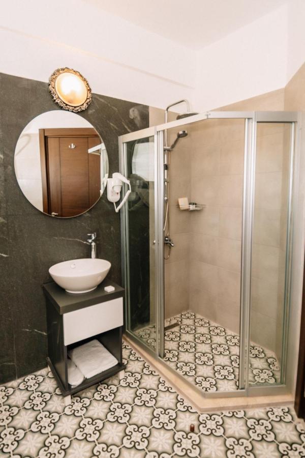 Cezar'S Airport Hotel ニコシア エクステリア 写真
