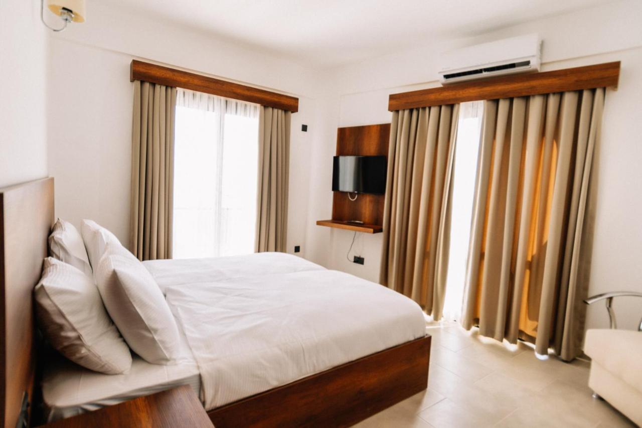 Cezar'S Airport Hotel ニコシア エクステリア 写真